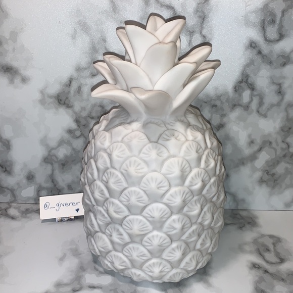 Glowing Pineapple Table Lamp / Decor - Picture 3 of 14